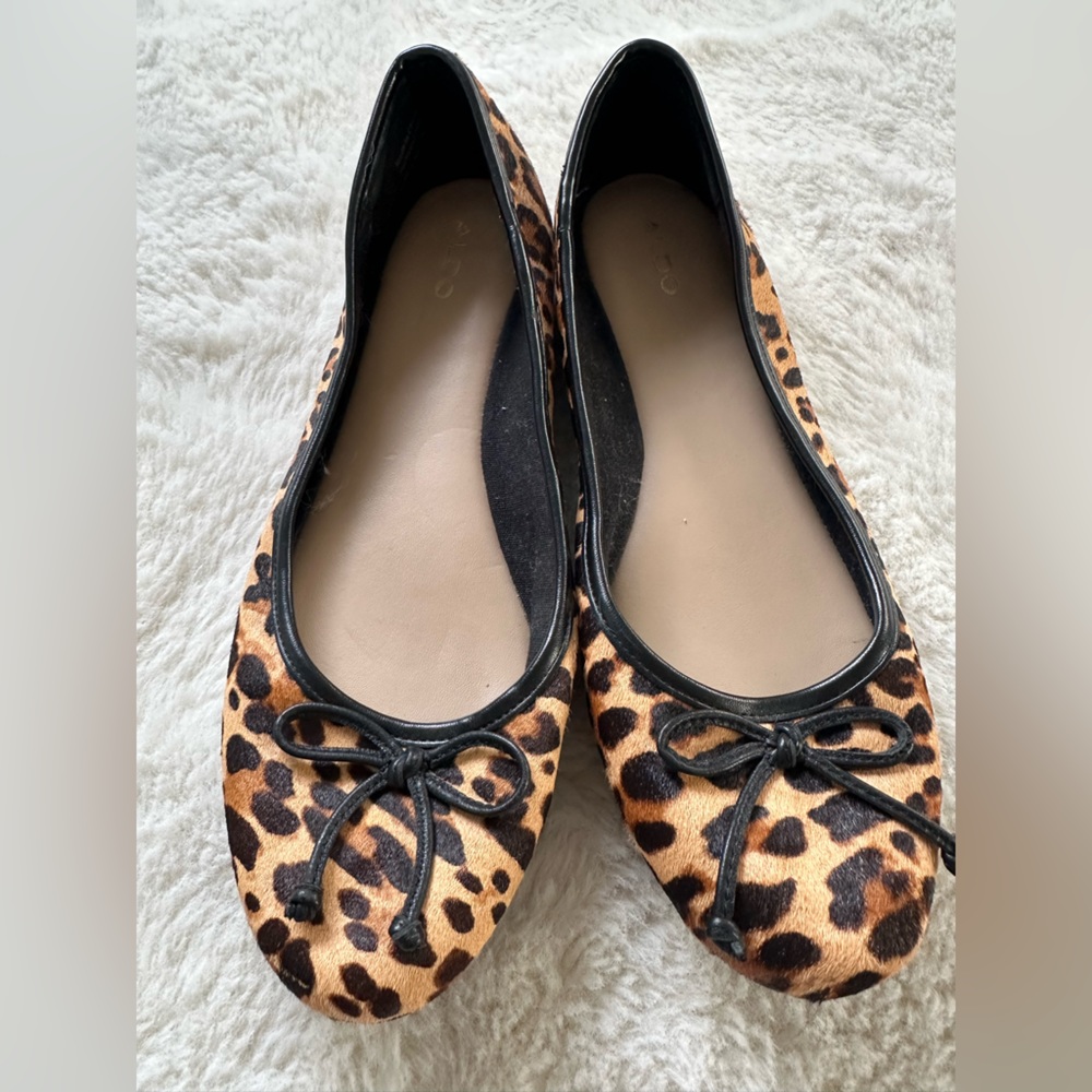 Size 10 Aldo woman’s leopard animal print flats like new!